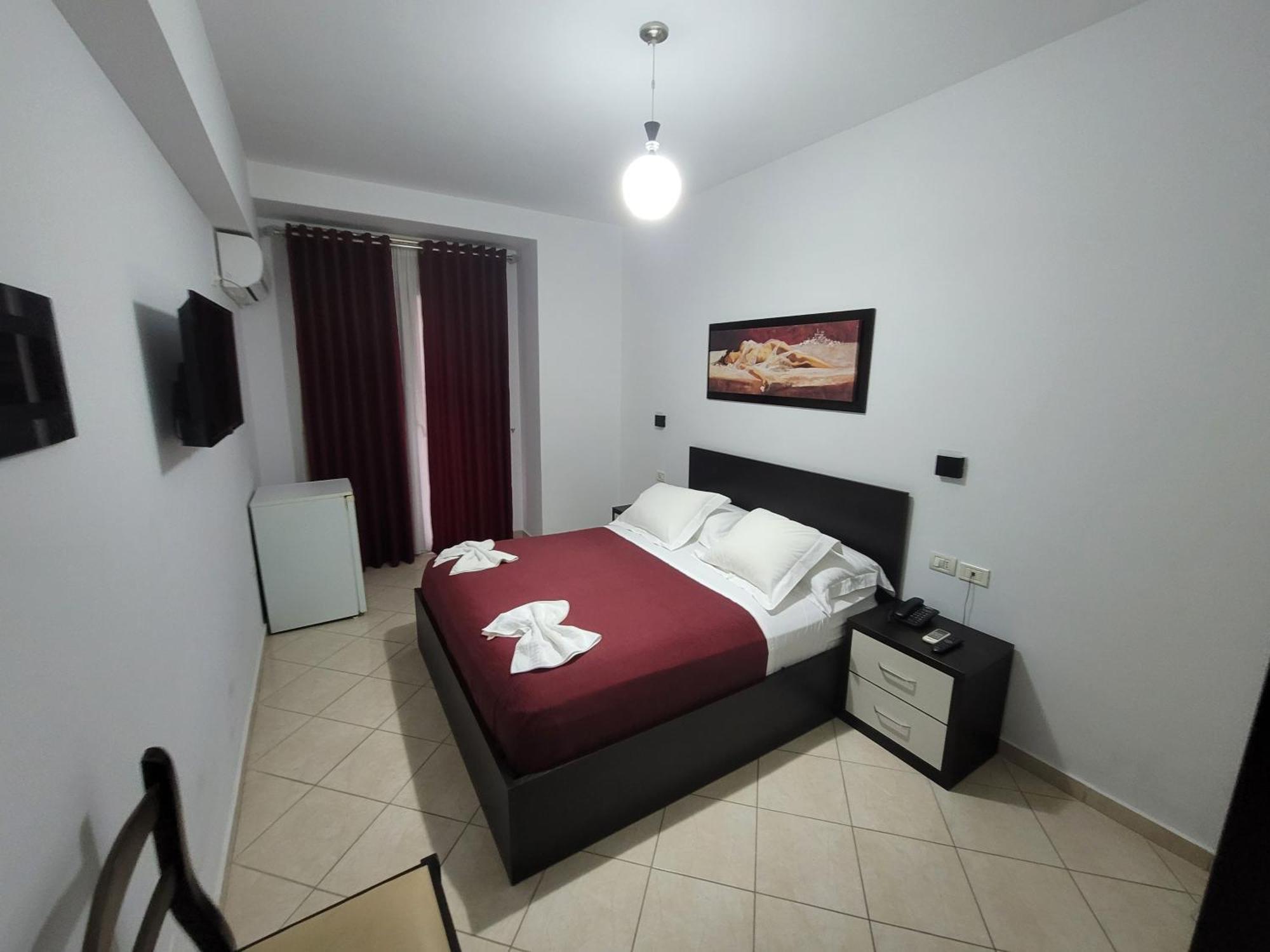Haris Hotel Vlore Bagian luar foto