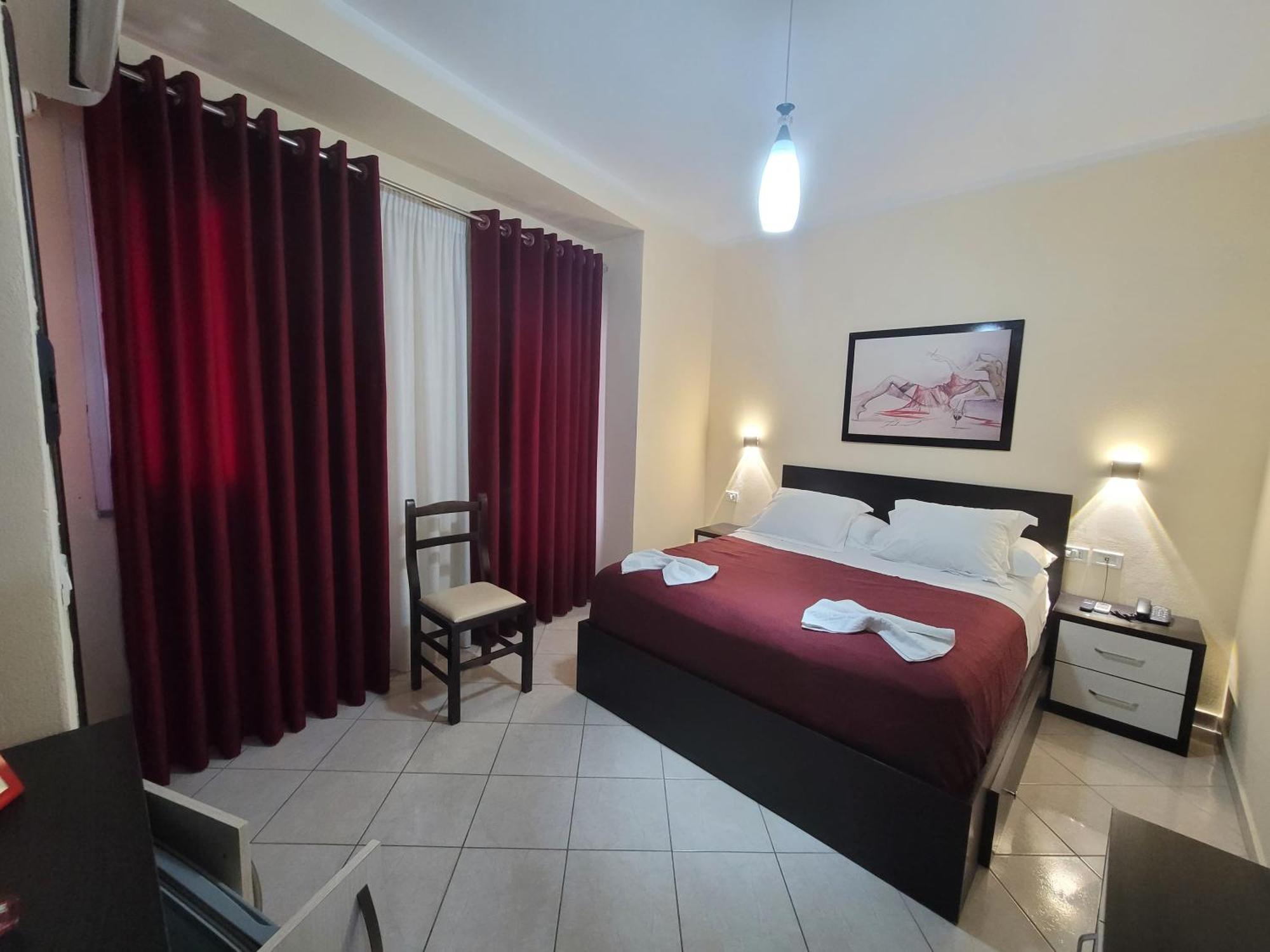 Haris Hotel Vlore Bagian luar foto