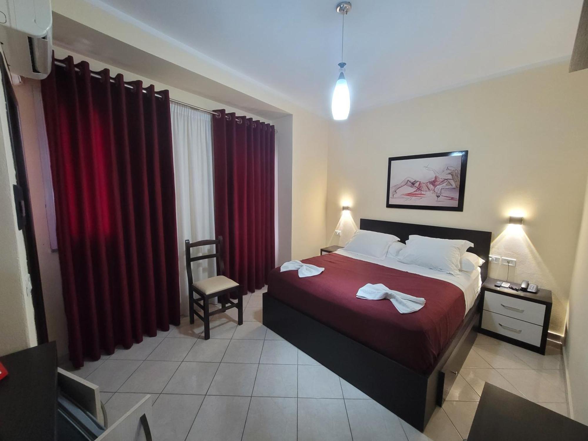 Haris Hotel Vlore Bagian luar foto
