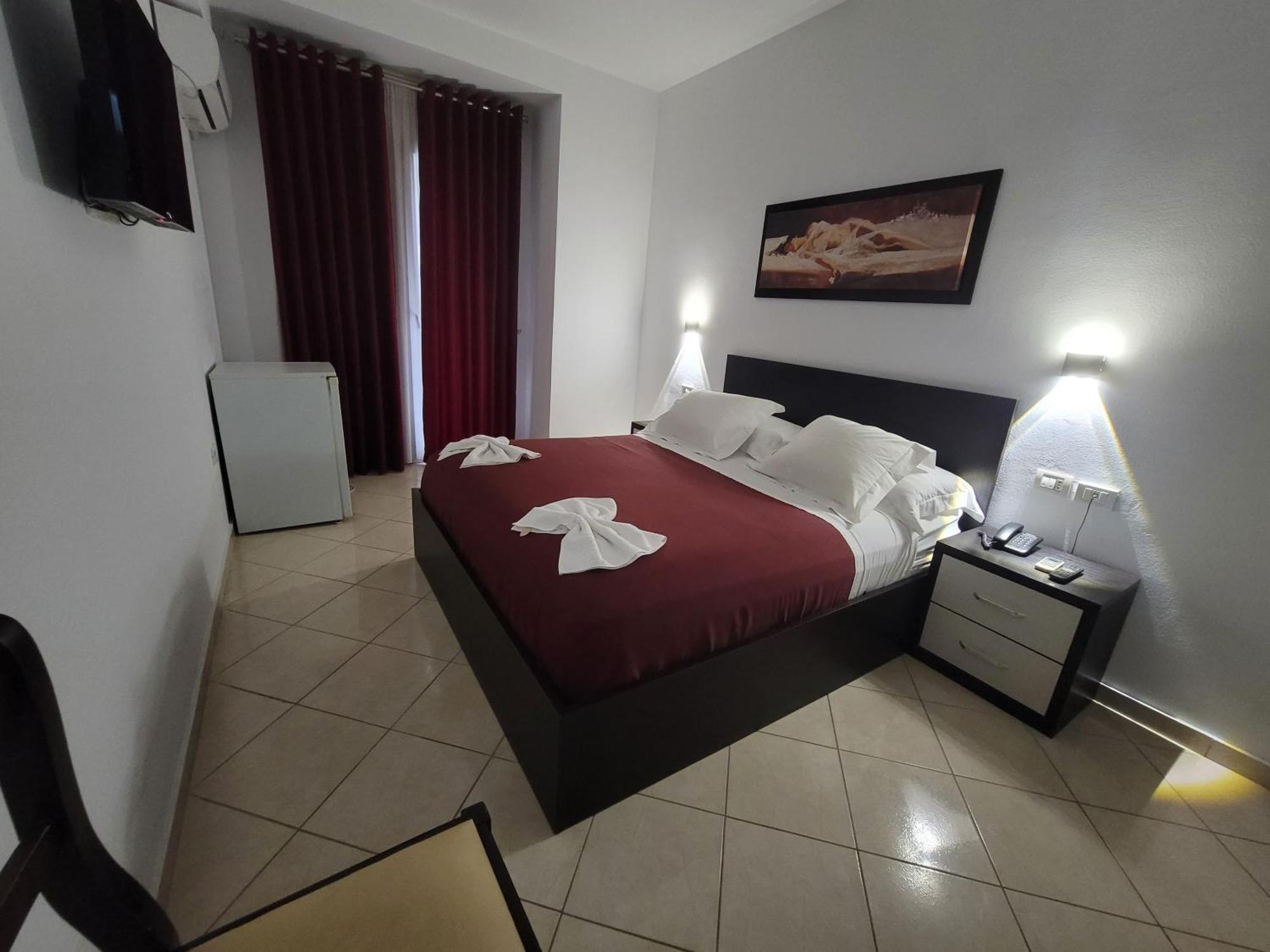 Haris Hotel Vlore Bagian luar foto