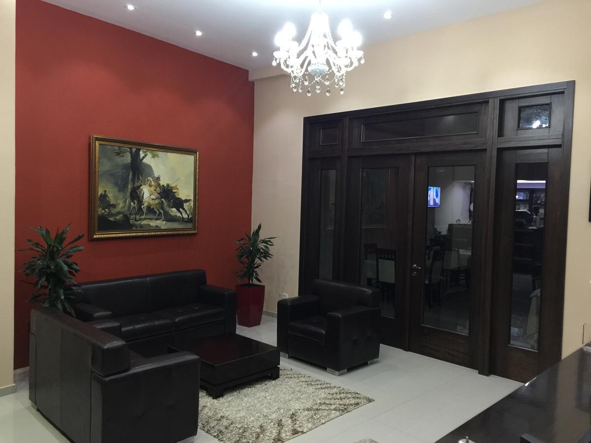 Haris Hotel Vlore Bagian luar foto