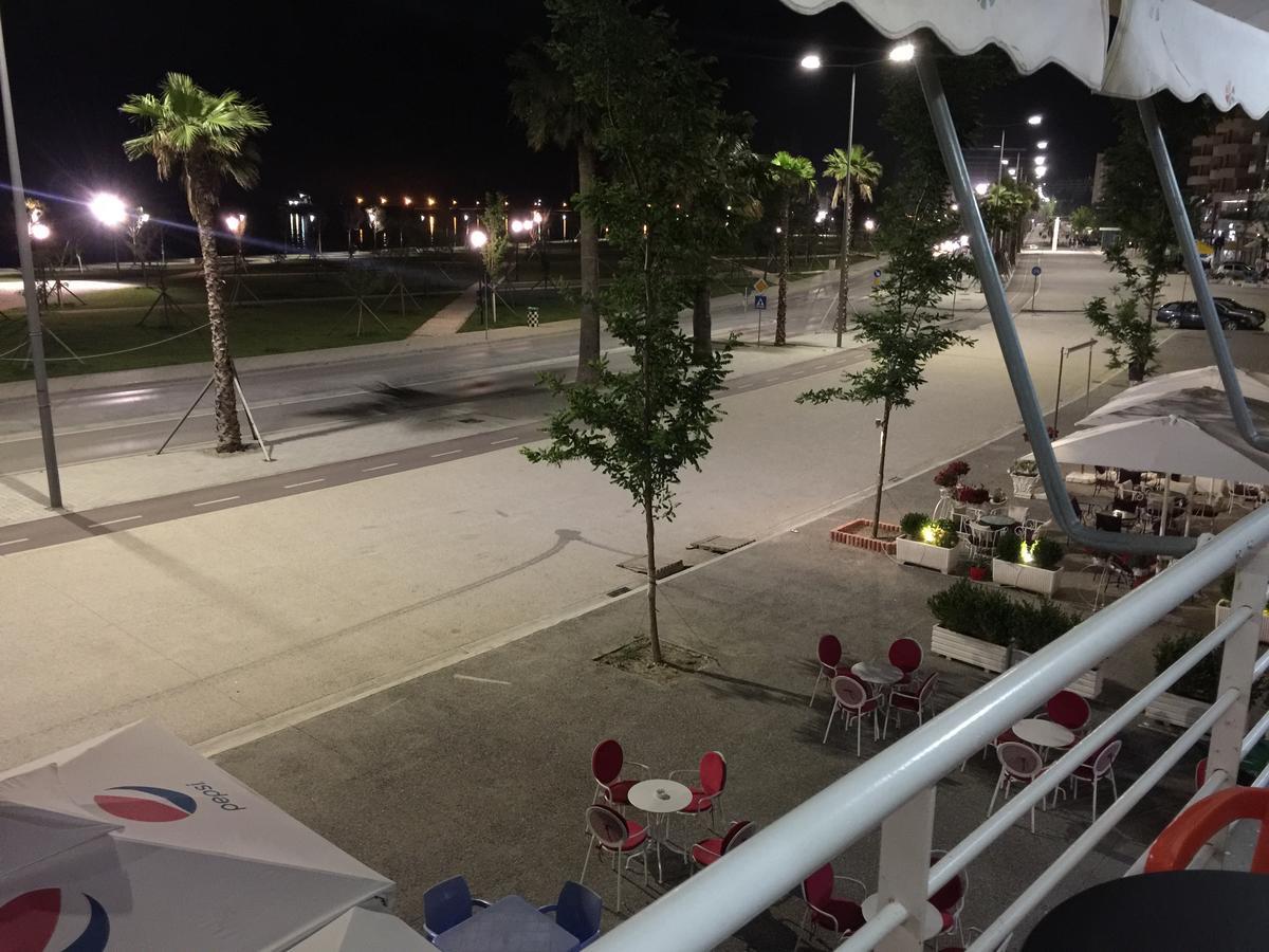 Haris Hotel Vlore Bagian luar foto