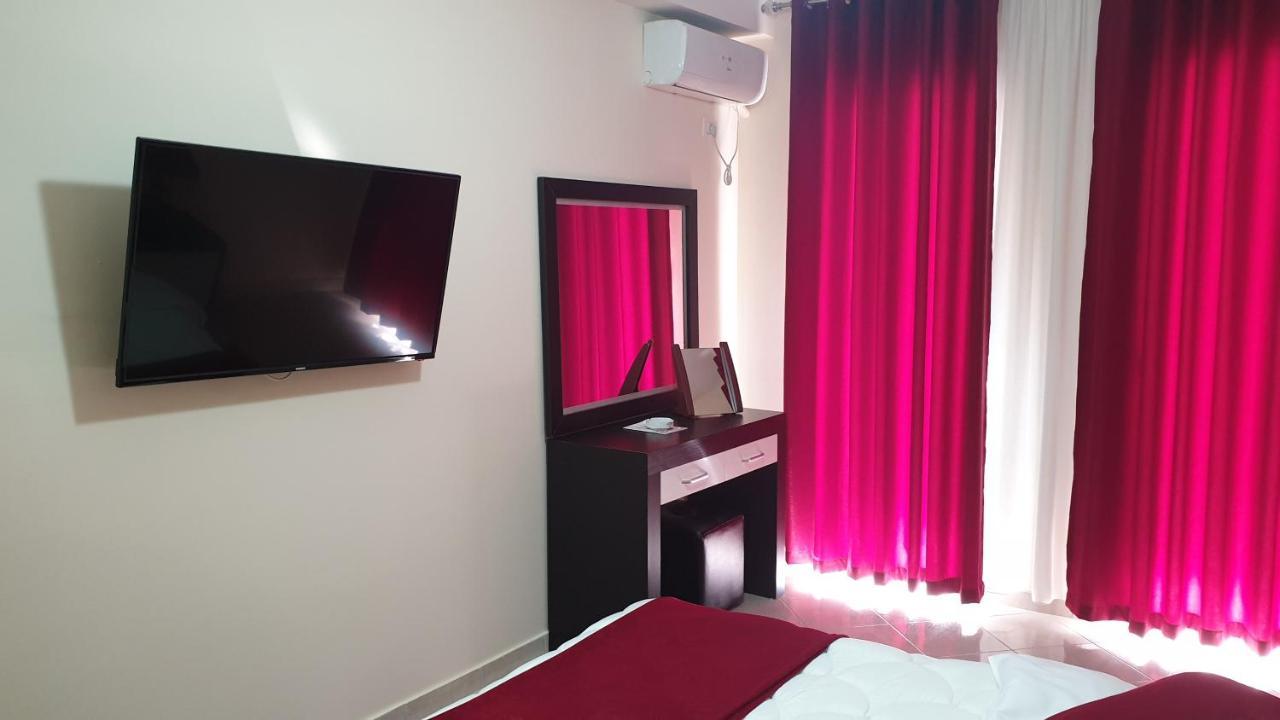 Haris Hotel Vlore Bagian luar foto