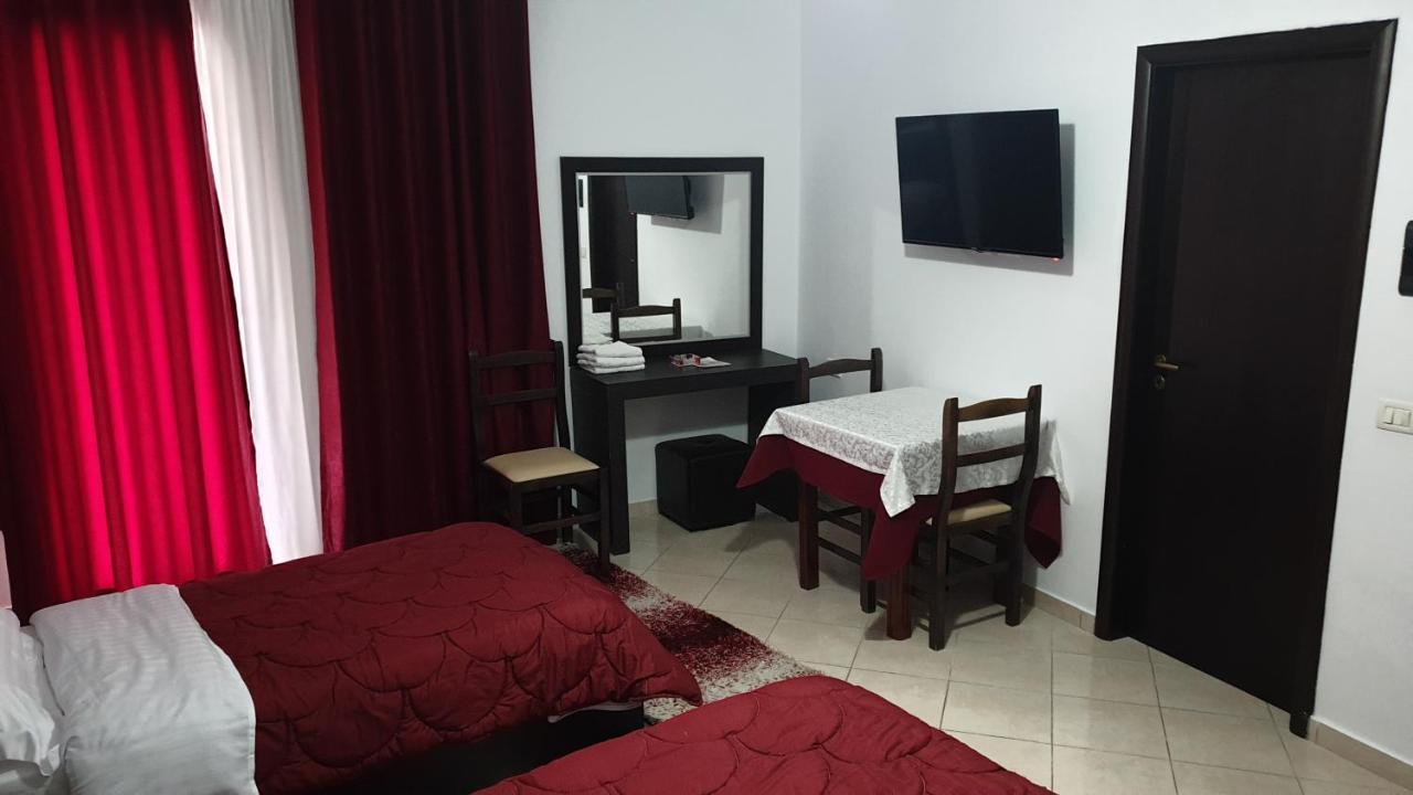 Haris Hotel Vlore Bagian luar foto